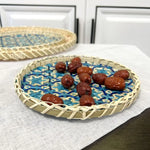 assiettes rotin assorties motifs géométriques couleurs variées traditionnelles artisanales portables 15cm 25cm 35cm