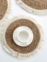 Set de table osier bohème sur table en bois