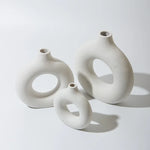 vases modernes roseclair beige noir bougies fleurssséchées décorationintérieure texturegrained minimaliste setdeco
