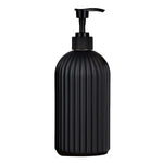 distributeur savon liquide noir blanc rayures moderne pompe pression étiquette bois savon shampoo conditioner