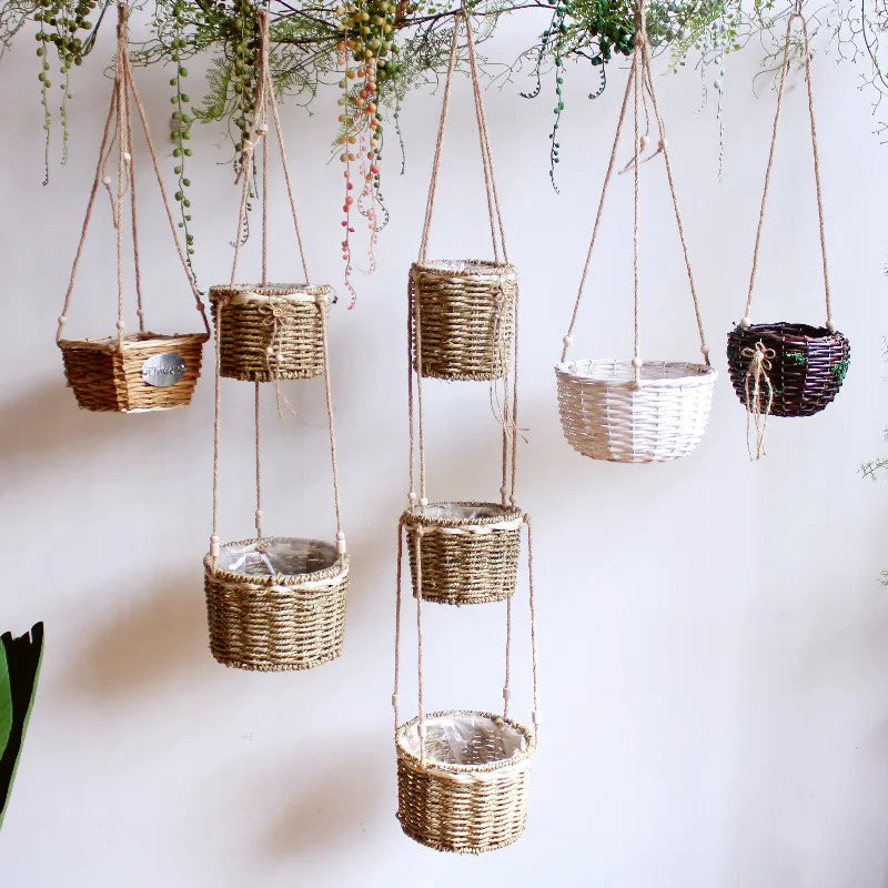 paniers suspendus rustiques tissés osier naturel plantes vertes decoration maison pastoral cordelette
