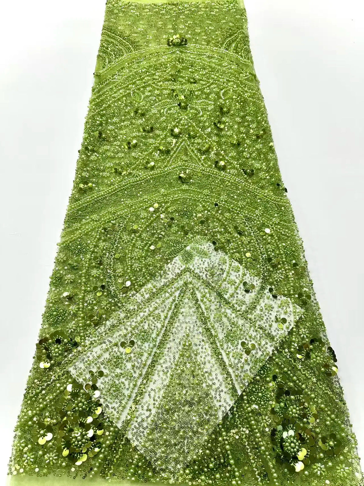 tissu décoratif vert olive noir doré rose pâle sequins motifs floraux broderie luxueux élégant