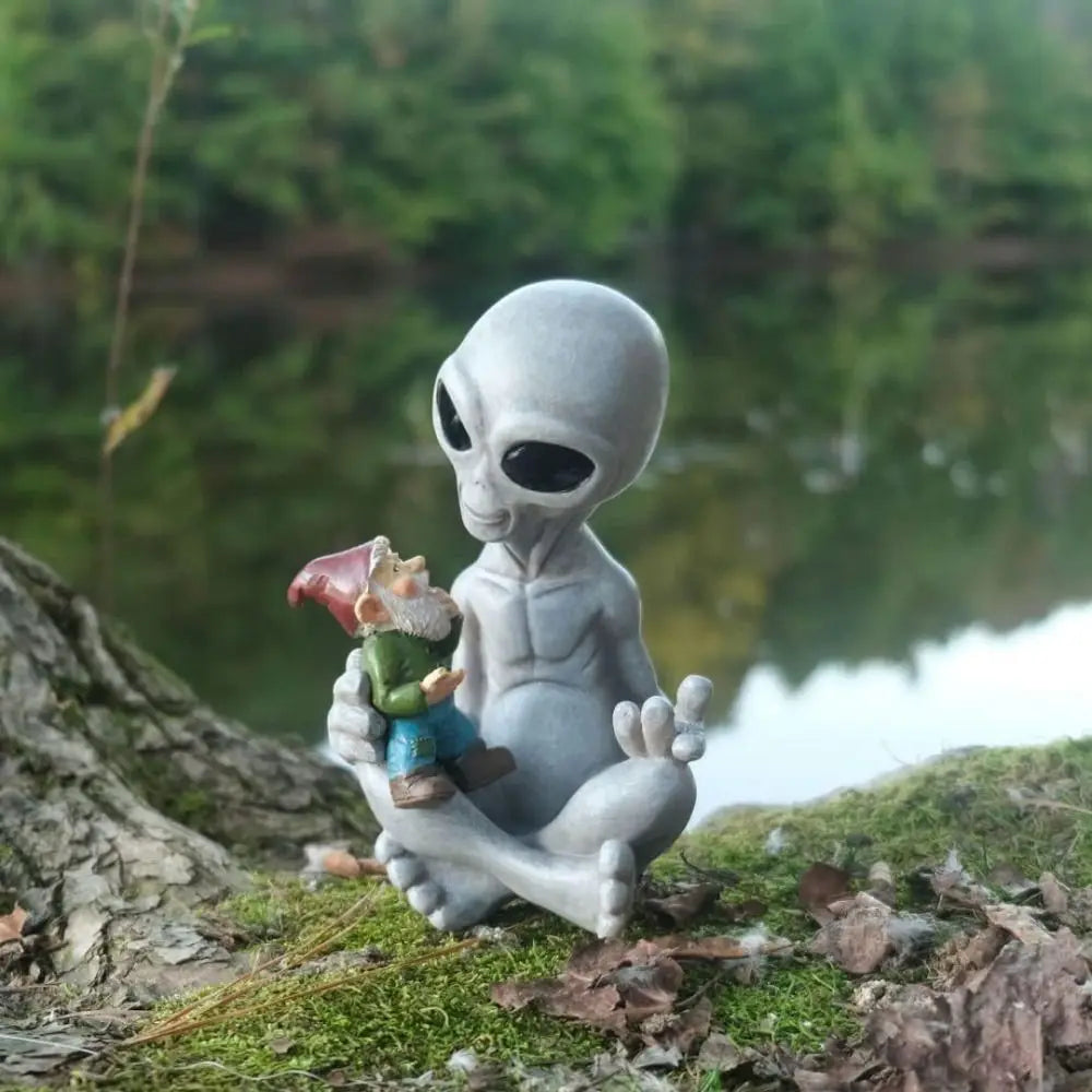 statue fantaisie gnome alien résine gris vert rouge détails sculptés statuaire chambre