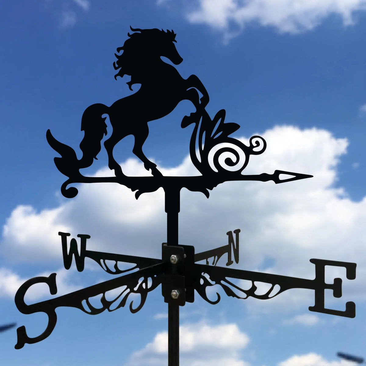 vane métallique noire silhouettes animaux ornements floraux artisanal extérieur jardin ventilation direction.wind