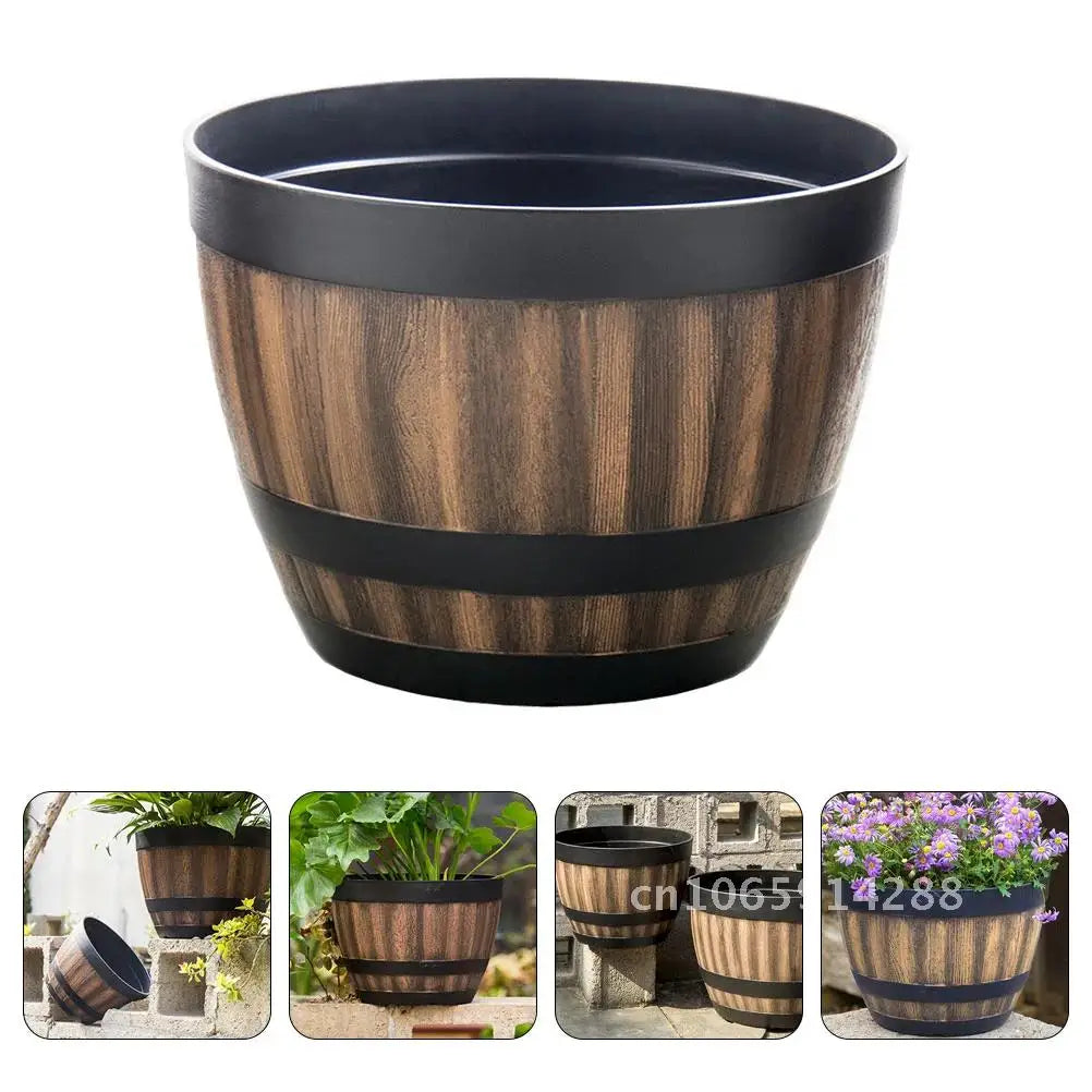 pots fleurs imitation bois rustique baril jardin decoration plantes vertes fleurs violettes container extérieur