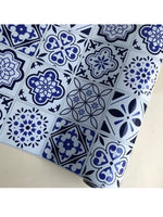papier peint auto adhésif bleu blanc motifs géométriques ornements floraux carreaux décoratifs pvc artisanal