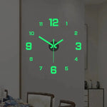 horloge murale moderne chiffres relief couleur vert noir blanc gris minimaliste
