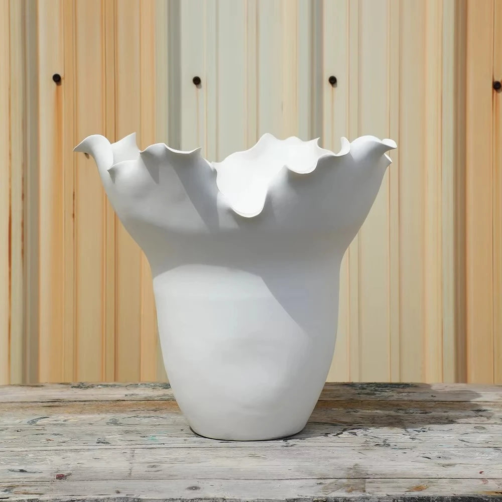 vase moderne artisanal céramique couleur beige rose gris noir texture ondulée ruchéeOpaque
