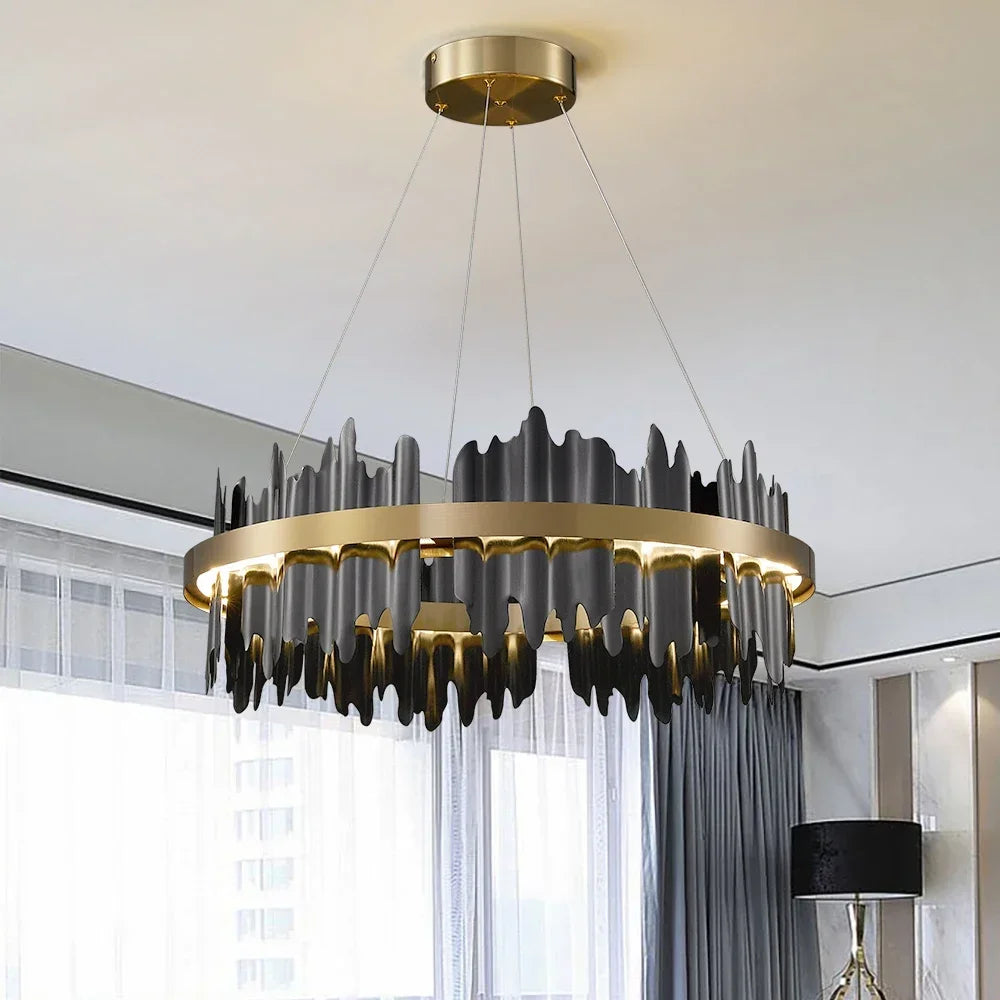 suspension lumineuse or contemporaine motifs géométriques texture pierre fixations chaînes haute luminosité