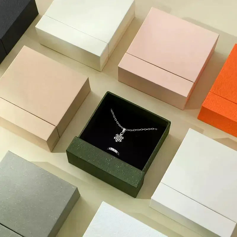 boîtes bijoux carton présentation classique gris beige rose clair vert olive orange multiples compartiments