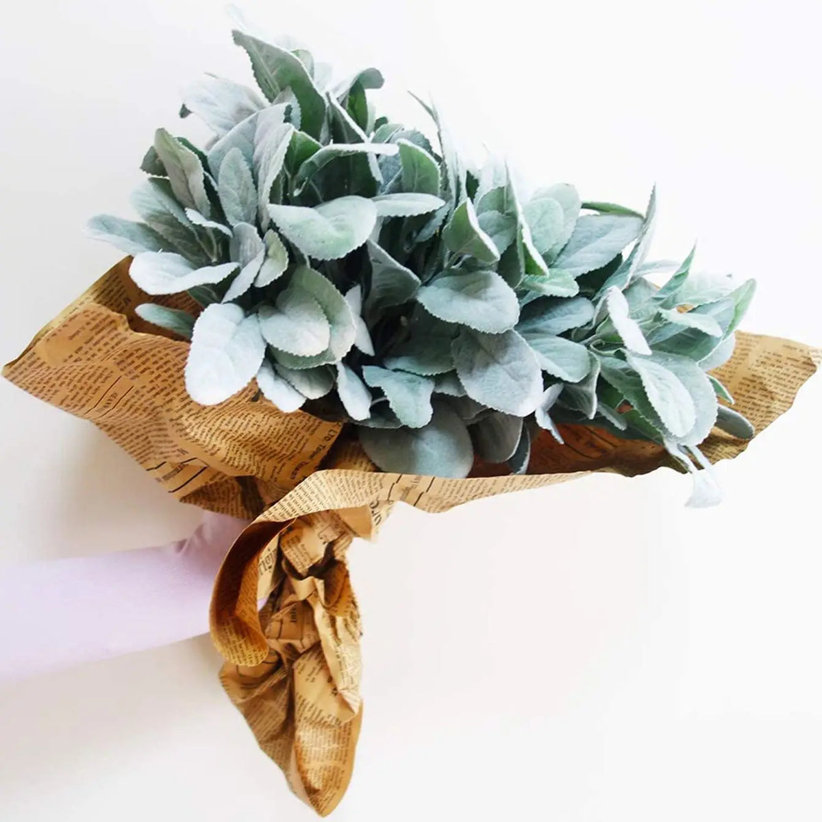 bouquet artificiel feuilles ovales vert clair gris rustique naturel vase transparent emballage brun serviette