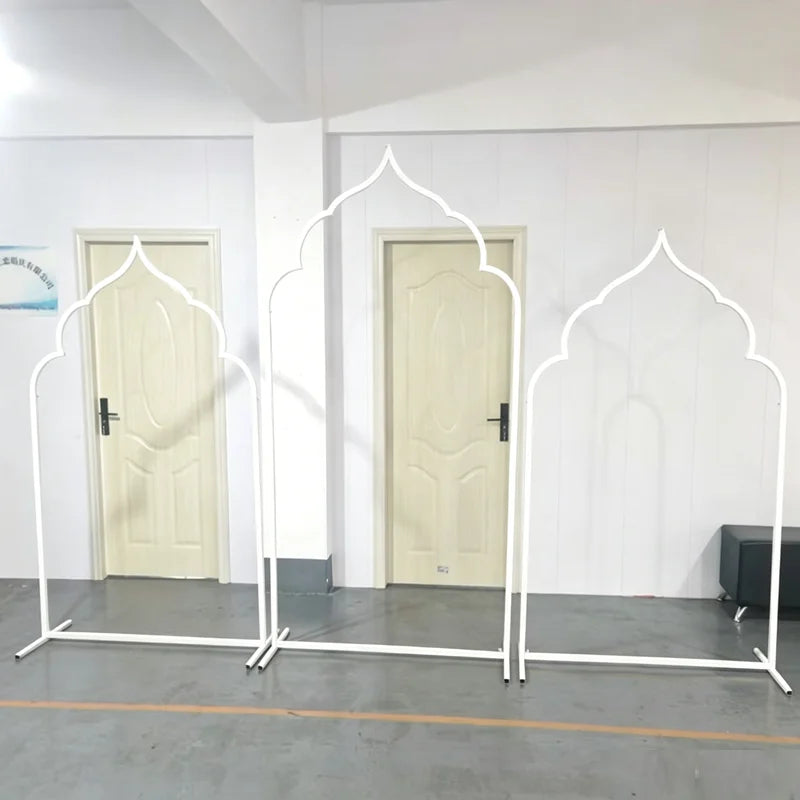 arches décoratives mariage métal or blanc rose fleurs tissu transparent élégant arcs autoportantes base