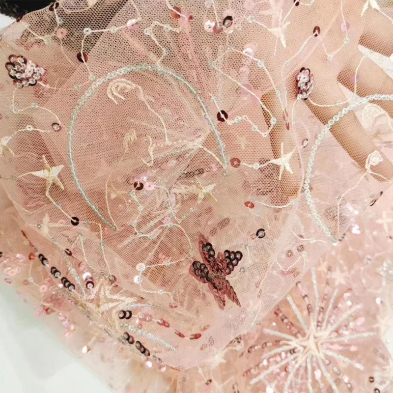 tissu decoratif blanc doré rose pâle étoiles lunes sequins motifs floraux transparent festif bricolage