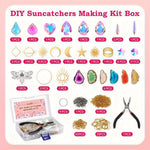 Suncatcher assemblé accroché sur une fenêtre intérieure