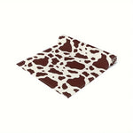 nappe rectangulaire marron peau vache motif damier decoration intérieure rustique fleurs fruits assiettes serviettes
