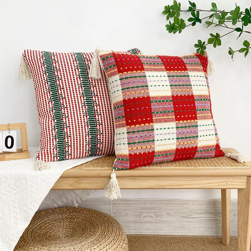 housses coussins carrées jacquard géométriques coton linge adhésives boho chic rouges blanches vertes maison