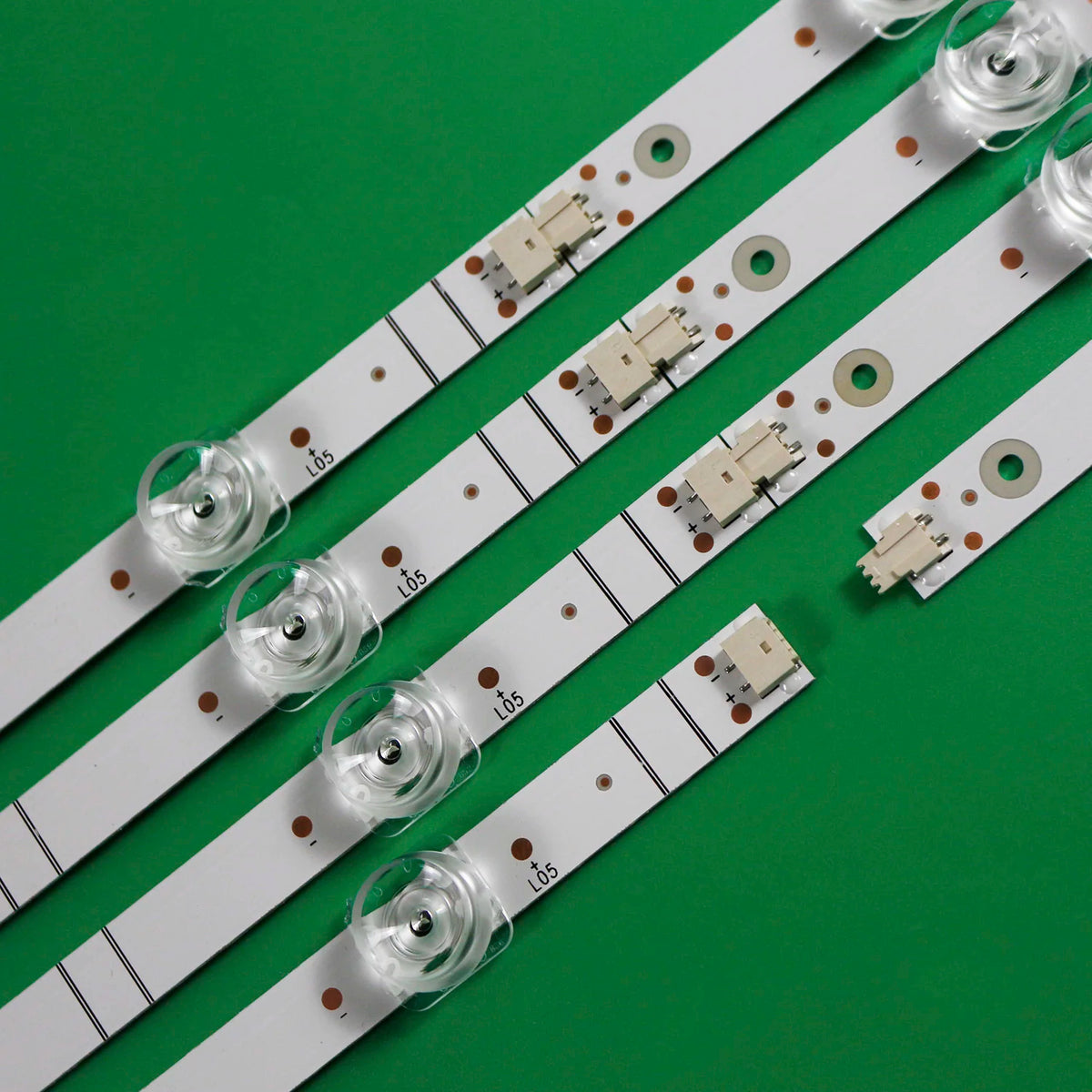ruban led blanc adhésif moderne connecteurs fixations lisses opaques électronic accessoire
