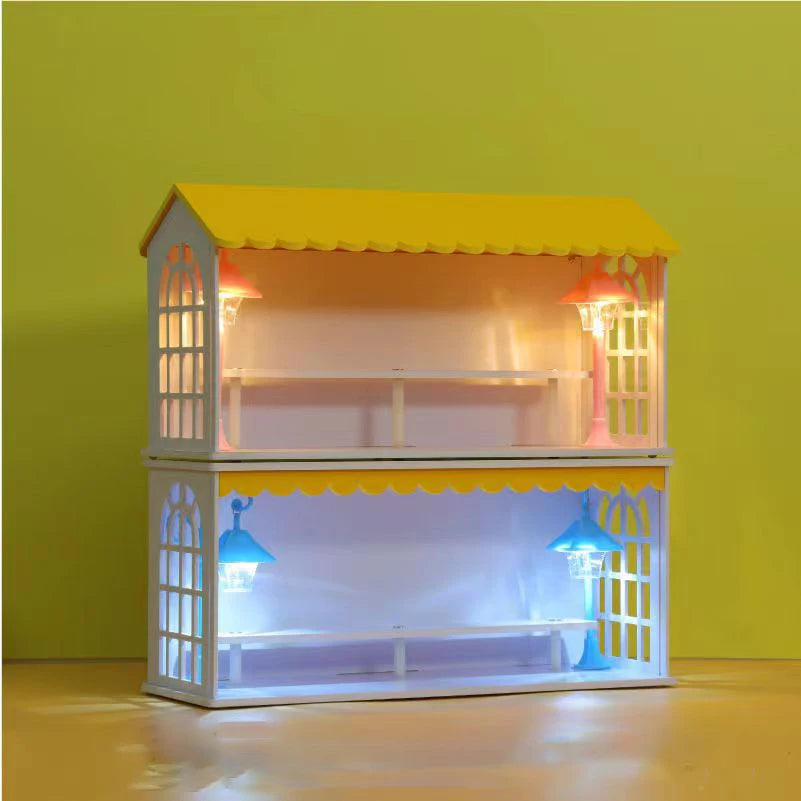 Présentoir rangement jouets style maison toit bleu royal comme décoration de salon