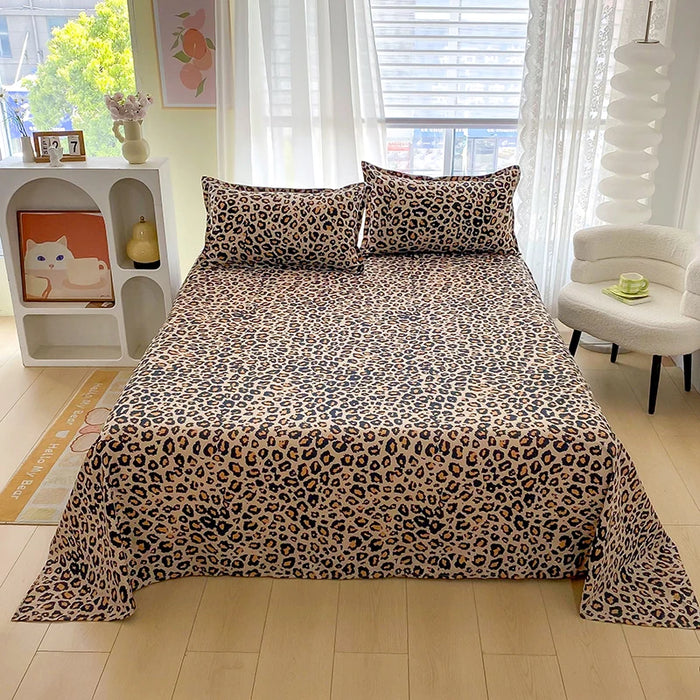 Parure de lit imprimé léopard peau de guépard sur un lit