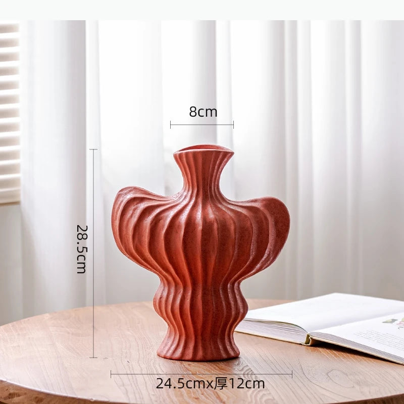 vase moderne céramique blanc noir rouge ondulé fleurs décoration intérieur salon