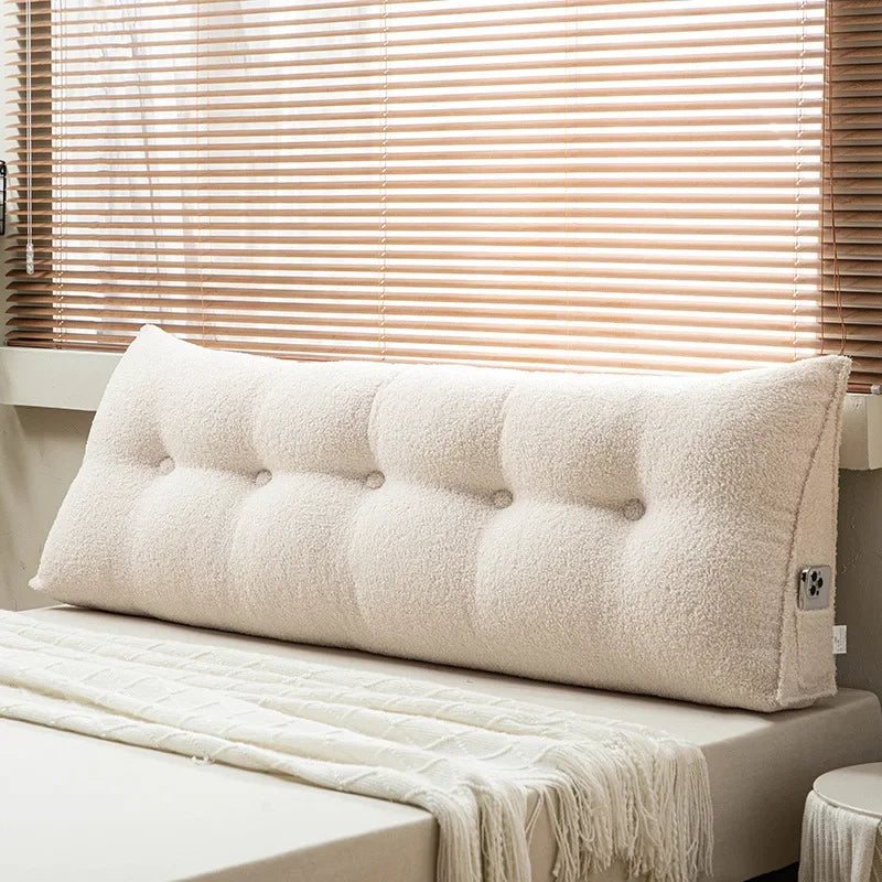 grand oreiller lit rectangulaire beige clair doux moelleux boutons décoratifs