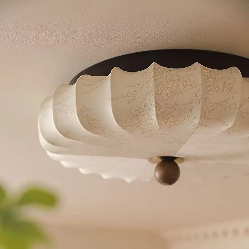 luminaire tissu vintage moderne beige marron motifs floraux opacité variable éclairage quotidien chambre couloir