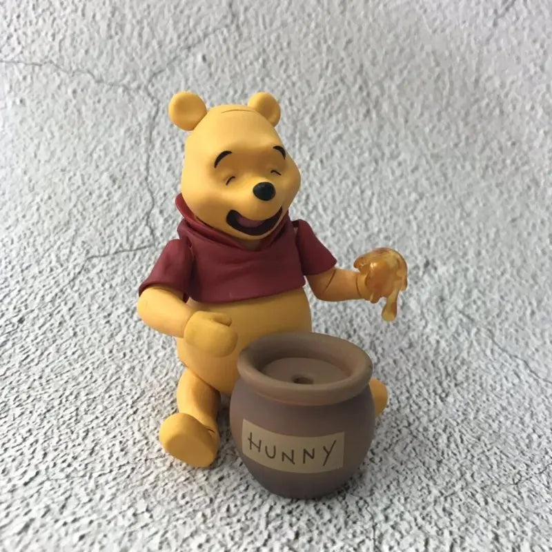 figurine articulée winnie l'ourson disney jaune rouge classique six visages écharpe bleue pot miel