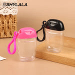 bouteilles rechargeables transparentes modernes couleurs variées anneaux fixation pratique distributeurs savon main cosmétiques alcool