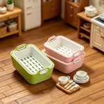 paniers rangement modernes plastique vert clair rose pâle bleu clair grille perforations poignées poupées