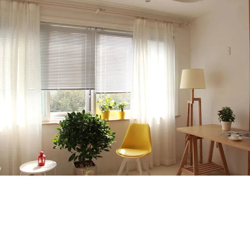 rideau blanc moderne transparent fenêtre salon chambre décoration maison chic