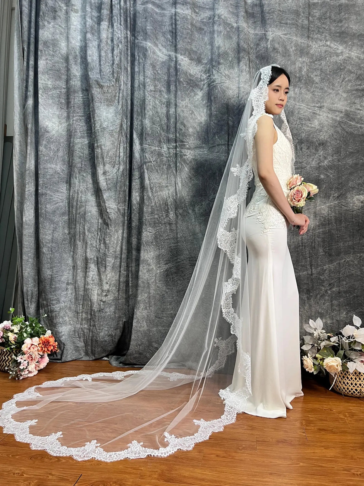 voile mariée dentelle blanc motifs floraux bord festonné classique élégant translucide