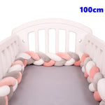 coussin noué bébé tissu doux texture tressée beige clair moderne confortable sécurité chambre anti
