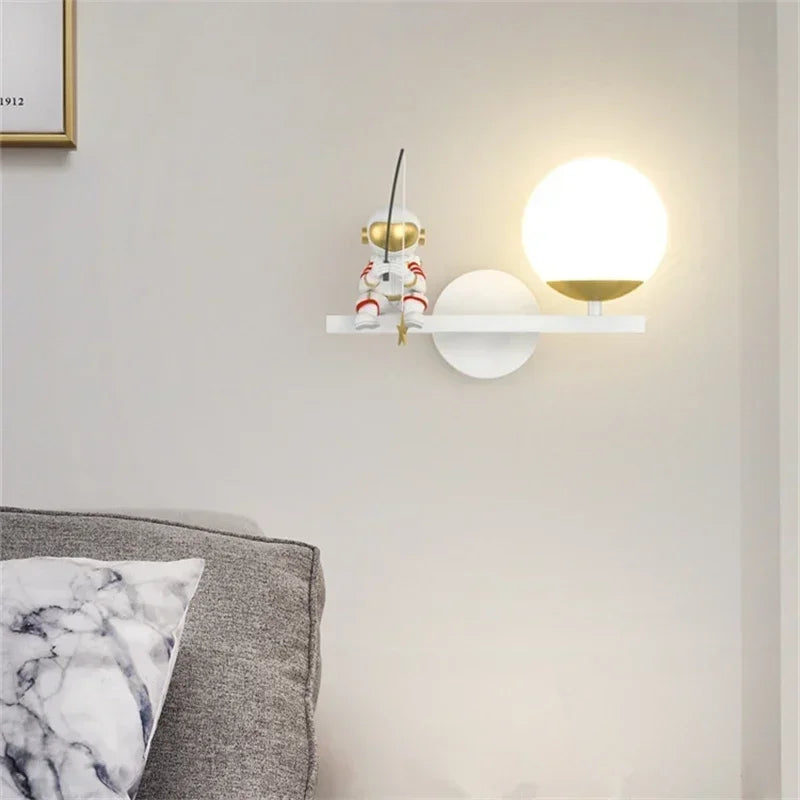 applique murale moderne astronaute étoile dorée noir blanc led chambre enfants