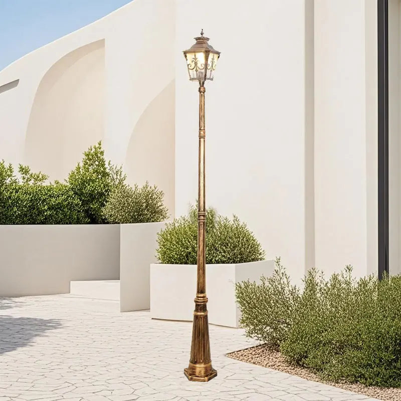 lampe rue élégante dorée vintage détails sculptés base octogonale ip65 led industrielle
