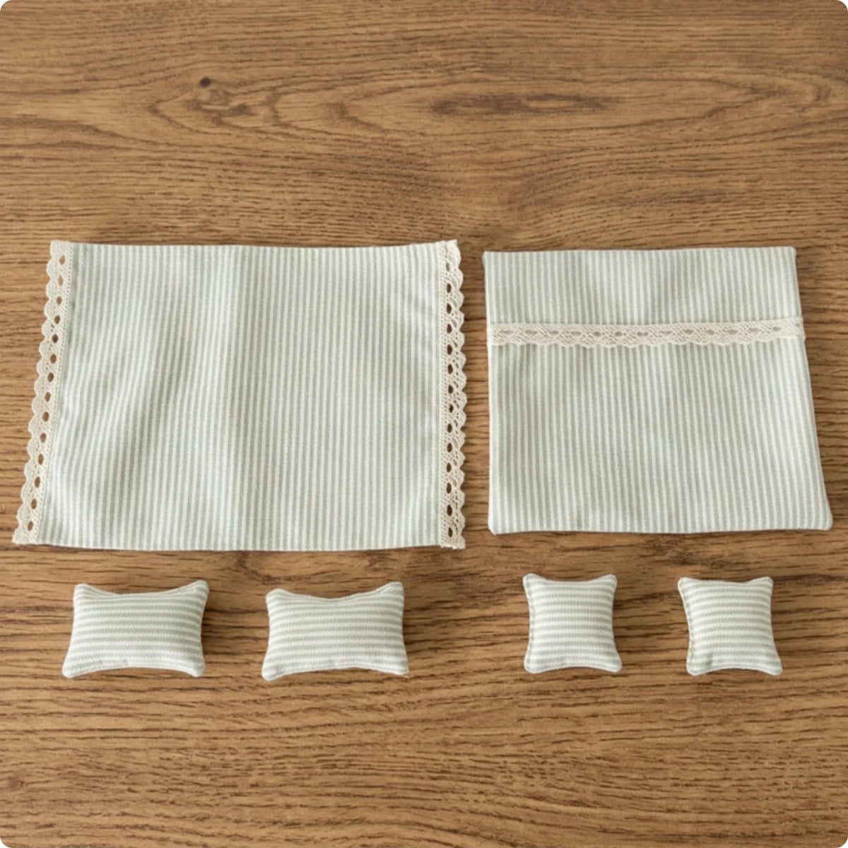 Literie maison poupée lit couverture taies oreiller jaune vert rayé dentelle pois rustique
