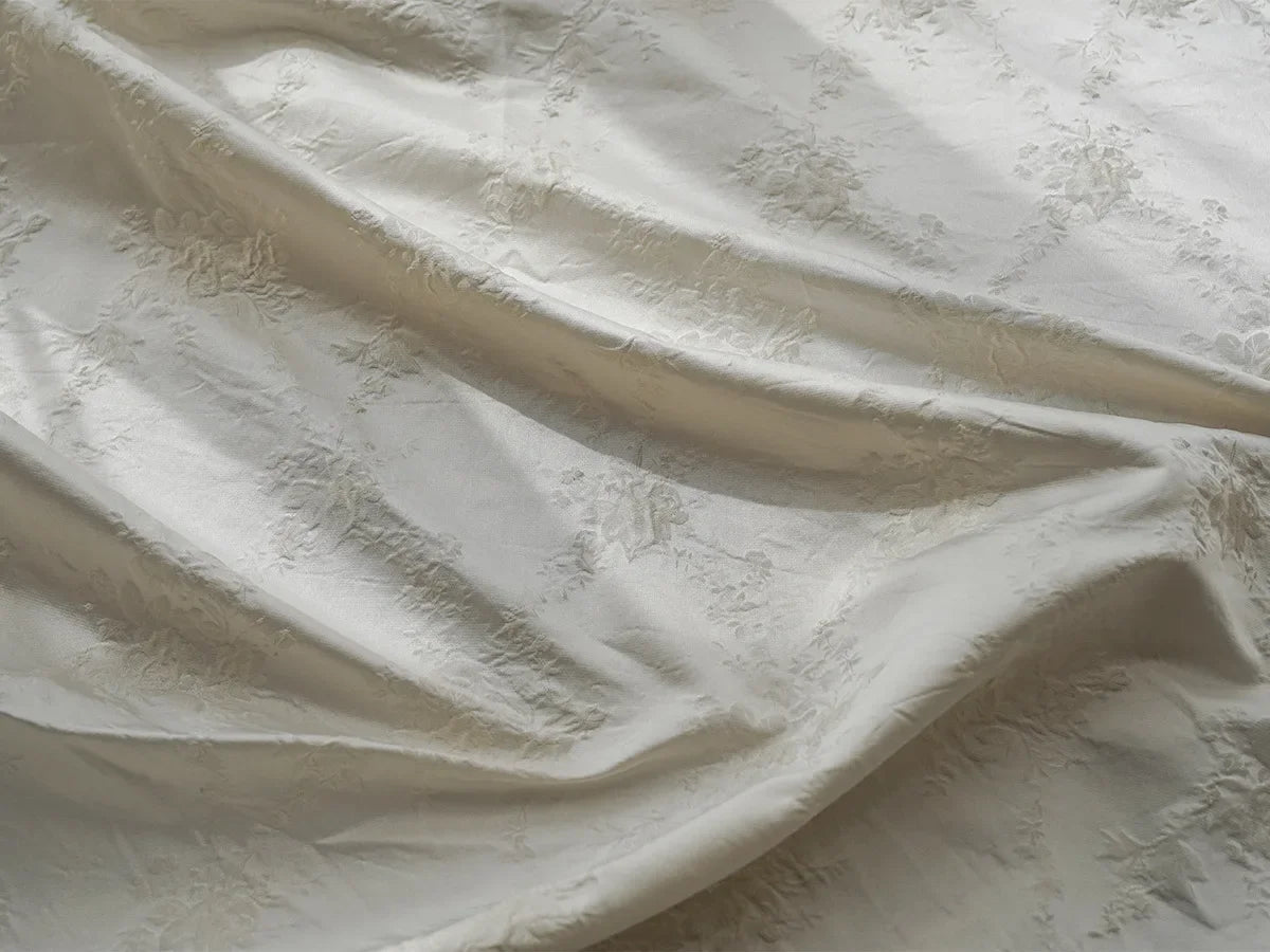 tissu blanc cassé fleurs relief polyester semi transparent classique vintage bricolage 160cm