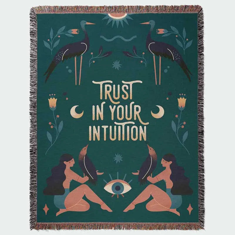 couverture tissée vert foncé femmes oiseaux fleurs lune œil intuition saisonnière nordique frange artisanale