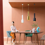 Suspension lumineuse moderne or noir blanc éclairage chambre salon minimaliste