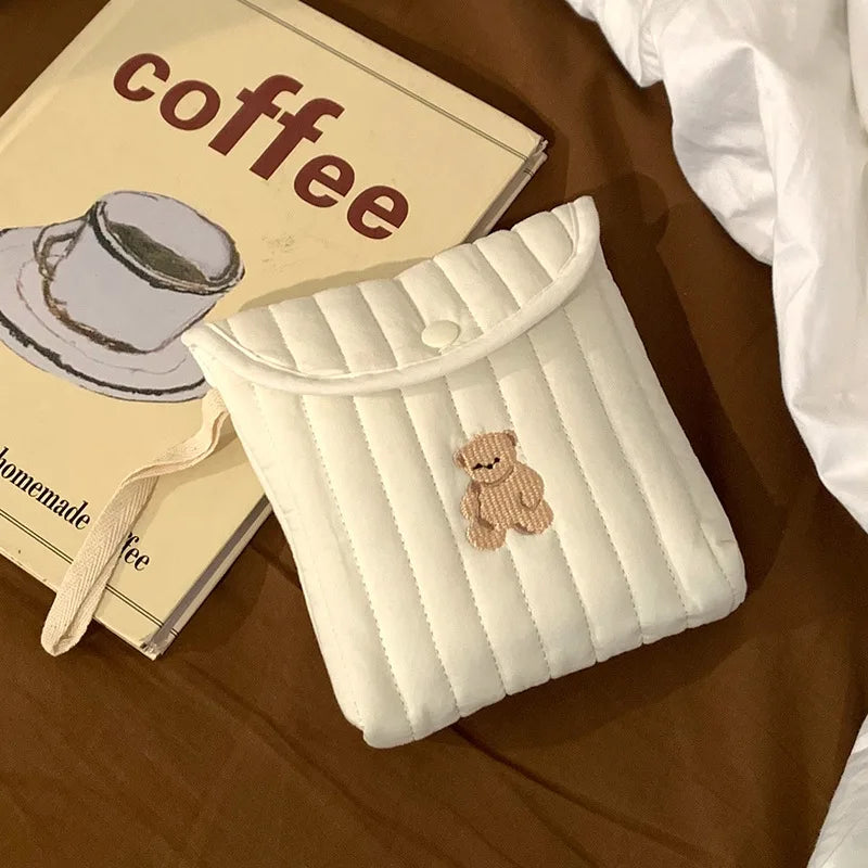 sac kawaii brodé protège slip hygiénique quilting bébé mignon porte protections blanc crème