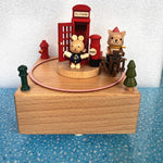 boîte musique bois naturel vintage personnages animaux arbre cabane enfants jouet décoratif