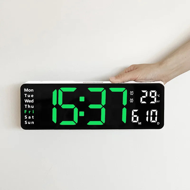 horloge murale numérique moderne noir orange vert télécommande affichage led minimaliste