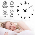 Horloge murale 3D moderne en couleur argent dans un salon