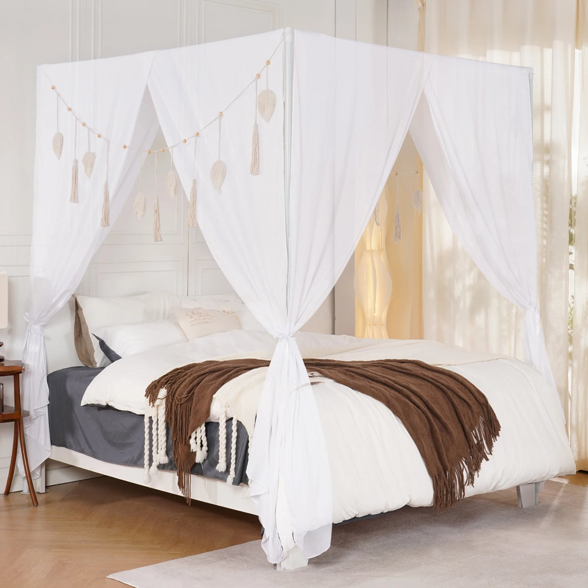 rideau lit blanc opaque élégant maison extérieur campement voyage