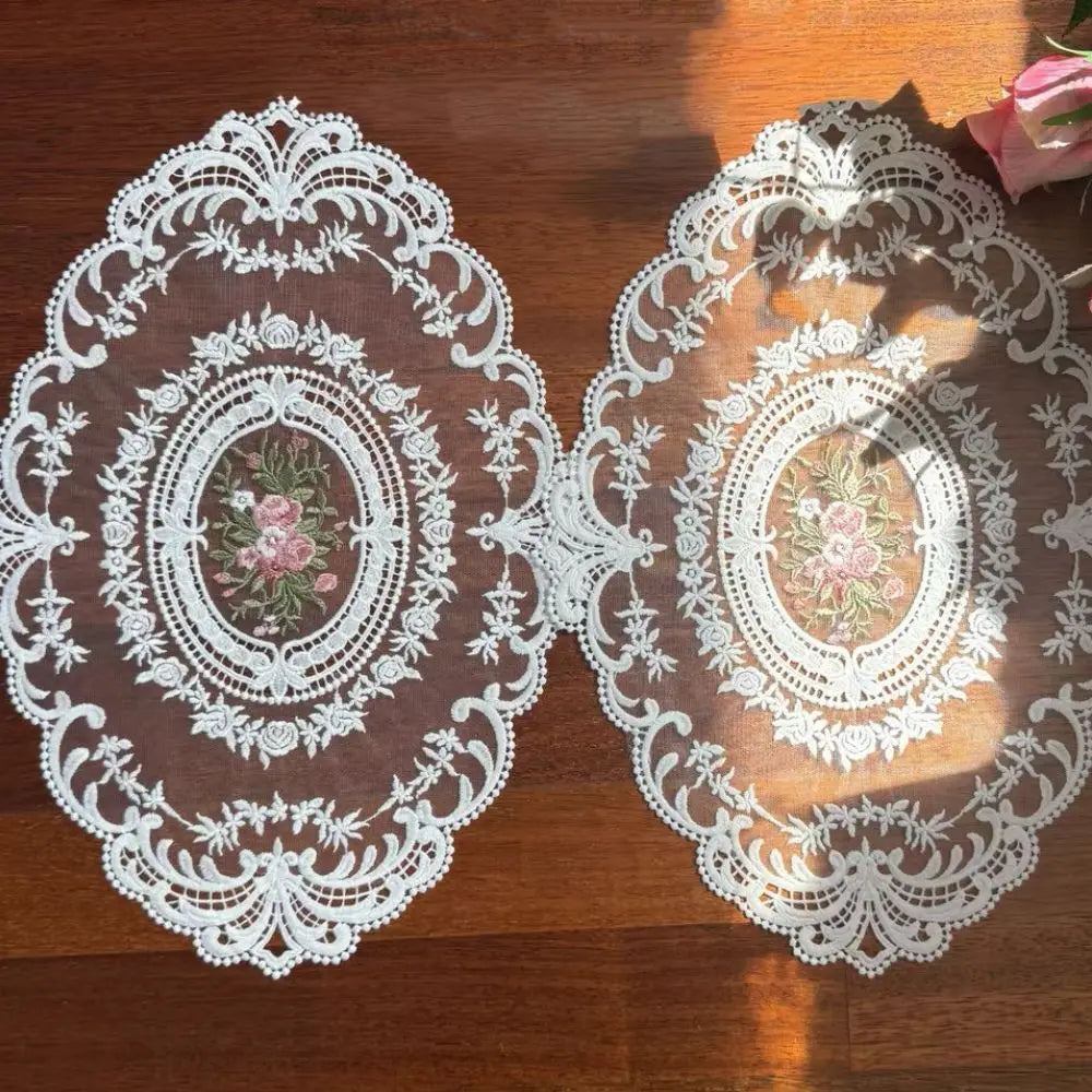 nappes dentelle brodée rose vintage shabby chic semi transparentes motifs floraux blanc beigeclair