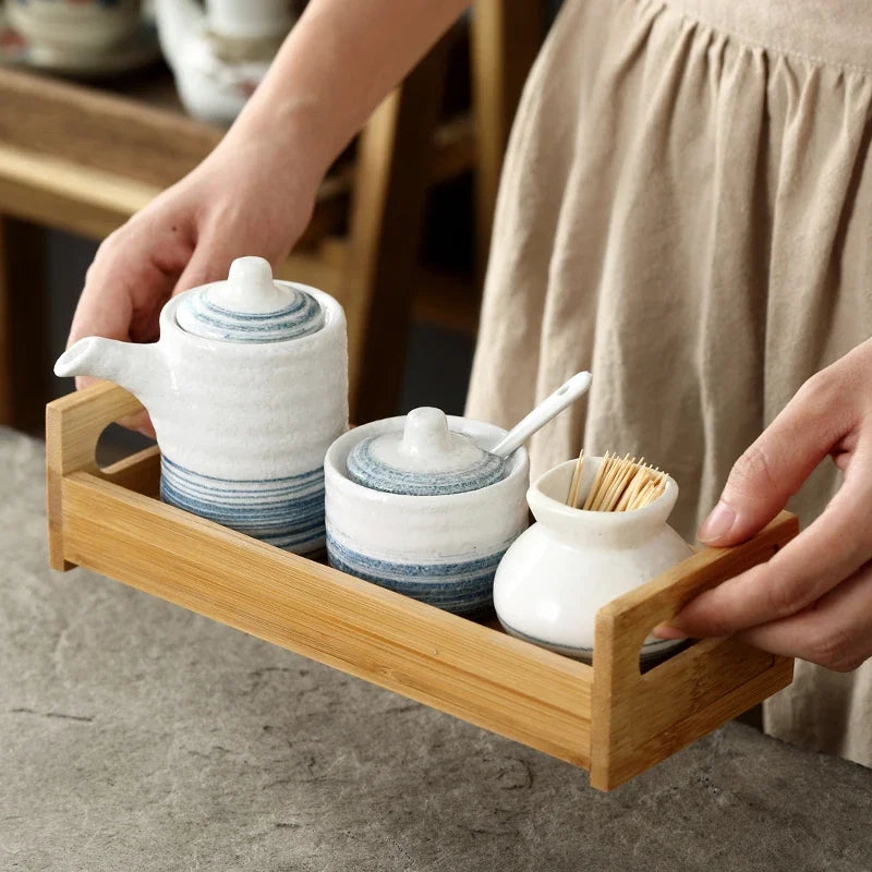 pot condiments porcelaine broyeur épices cuillère fleurs blanches motifs floraux rustique