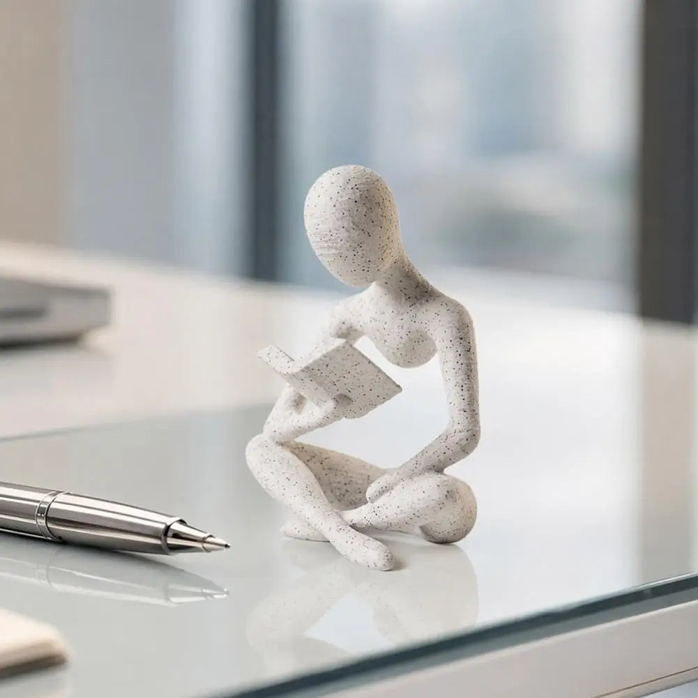 statue décorative moderne figure humaine assise livre blanc noir texturée minimaliste éléments