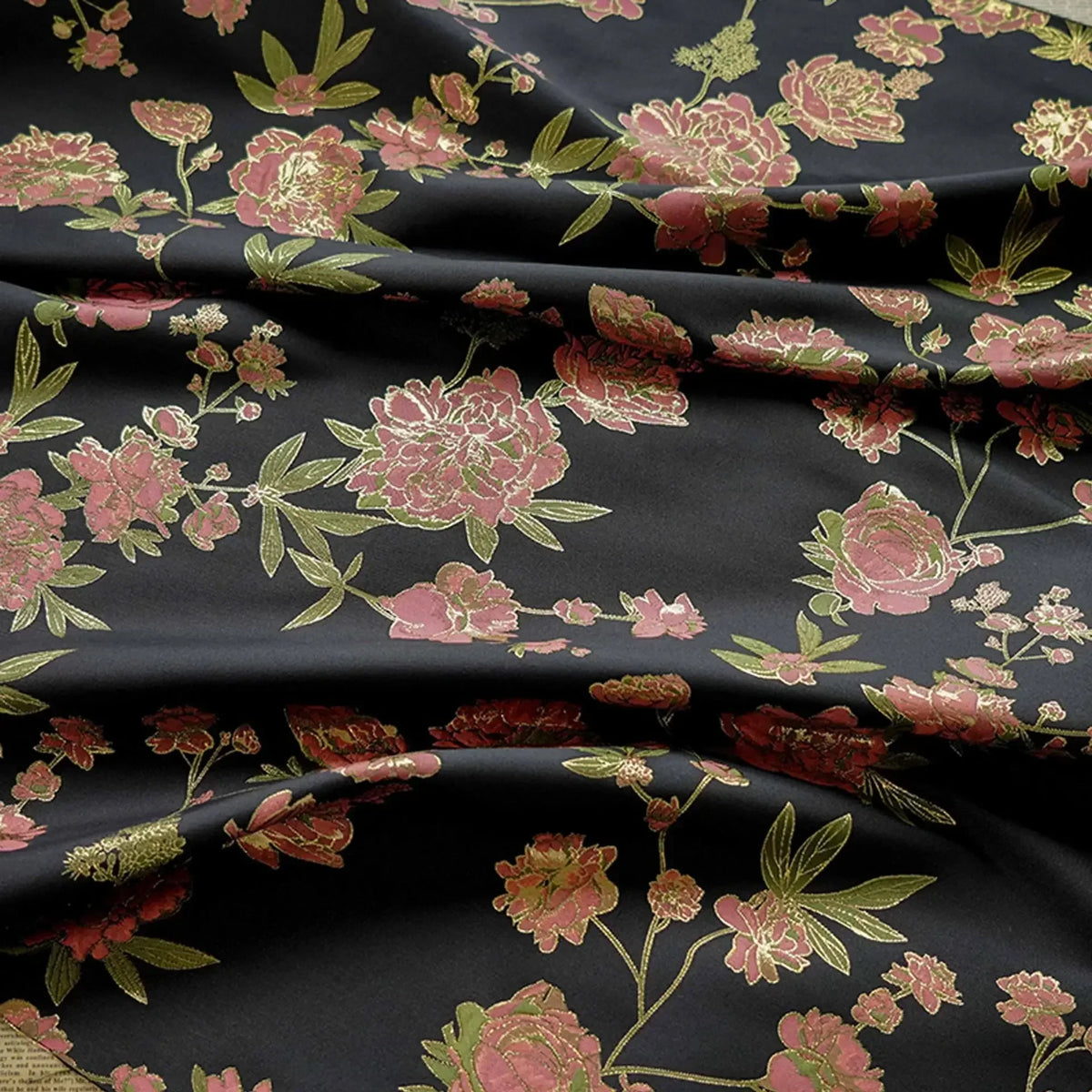 tissu polyester floral brodé pivoines élégant noir rose doré classique couture 150cm