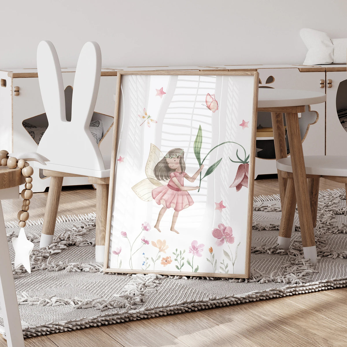 affiches illustratives fée fleurs papillons rose blanc enfantines cadre bois chambre salon