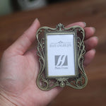 cadre photo pied bronze argenté vintage décor floral complexe métal ornementé