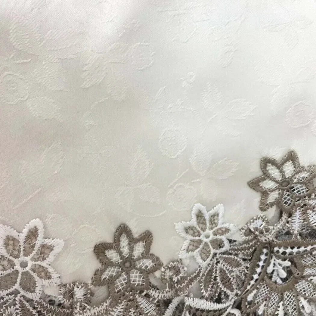 nappe dentelle motif floral table restaurant mariage extérieure imperméable semi transparent vintage romantique élégante